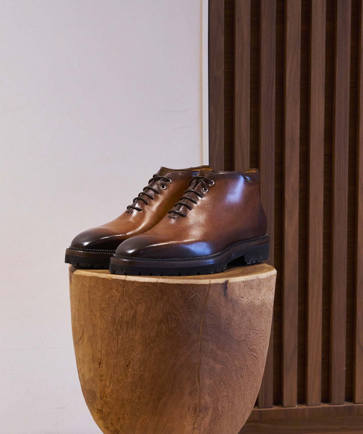 s/files/1/0898/2354/3633/files/bottines-emilio-marron-patine.jpg_v_3850264393217-2_d740ffe9-5e9b-42be-95d9-ec422439bcf3.jpg?v=1745560104