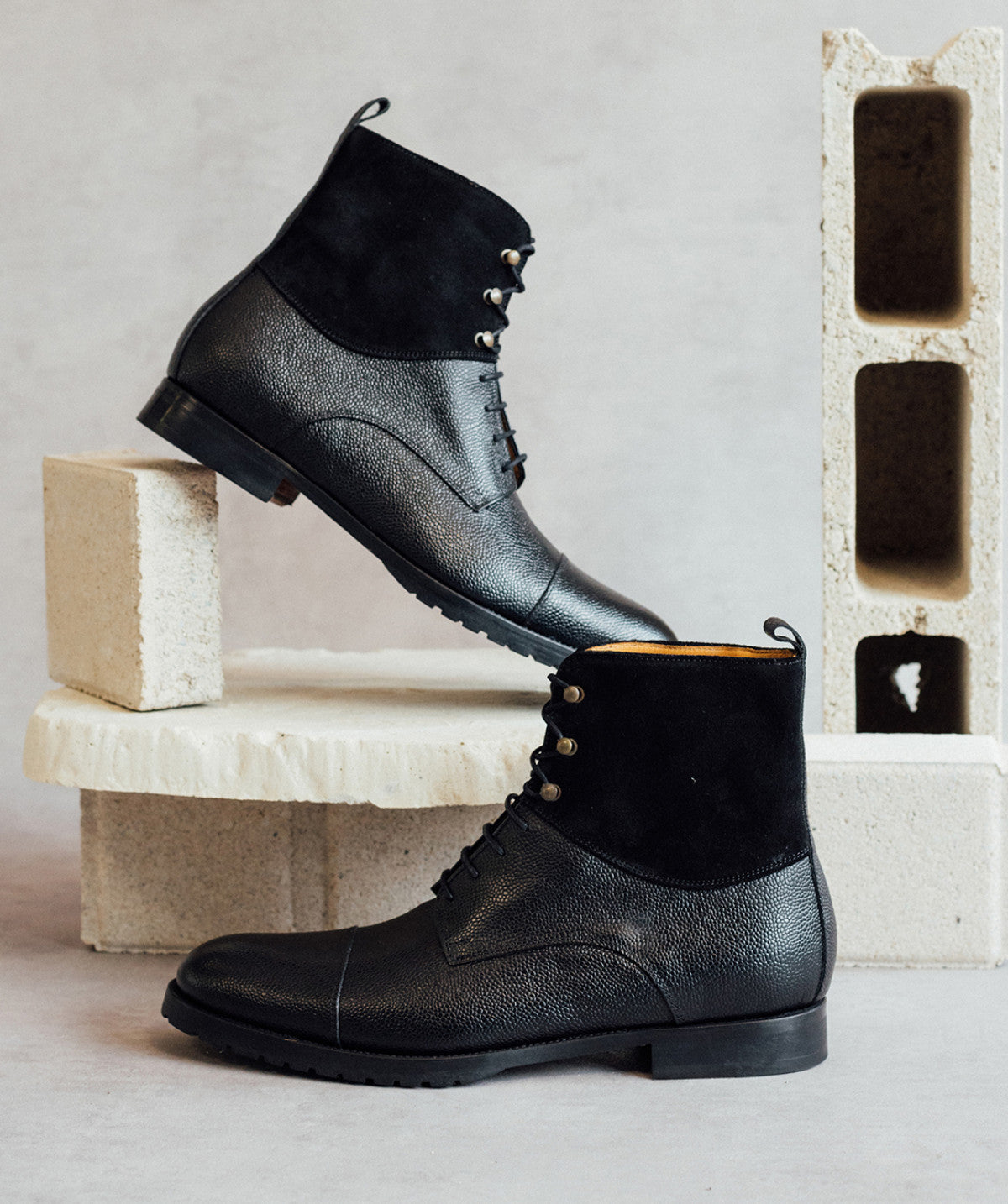 s/files/1/0898/2354/3633/files/bottines-grahams-noir-.jpg_v_3457048131074-2_df5084cc-b313-4c1c-b983-4f17ff6766ea.jpg?v=1745528586