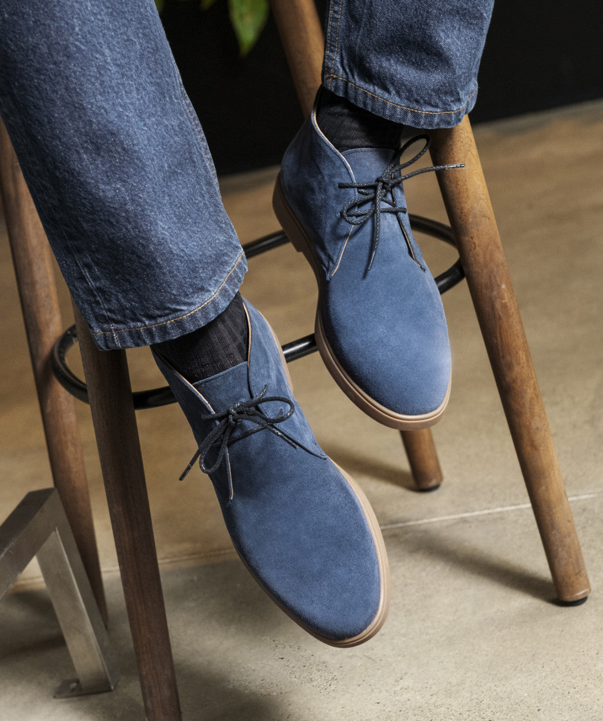 s/files/1/0898/2354/3633/files/bottines-sahara-daim-bleu.jpg_v_4718616671745-8_2e0b85b2-0efc-4f5b-9c93-3e9148569c87.jpg?v=1745546092