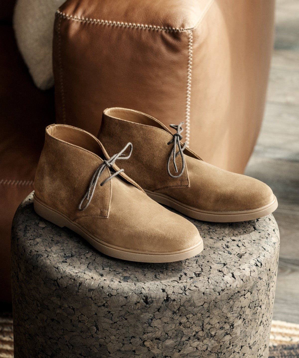 s/files/1/0898/2354/3633/files/bottines-sahara-daim-camel.jpg_v_47186161474584-7_048c0f13-8d61-4993-97ca-e17e03f07a68.jpg?v=1745546096