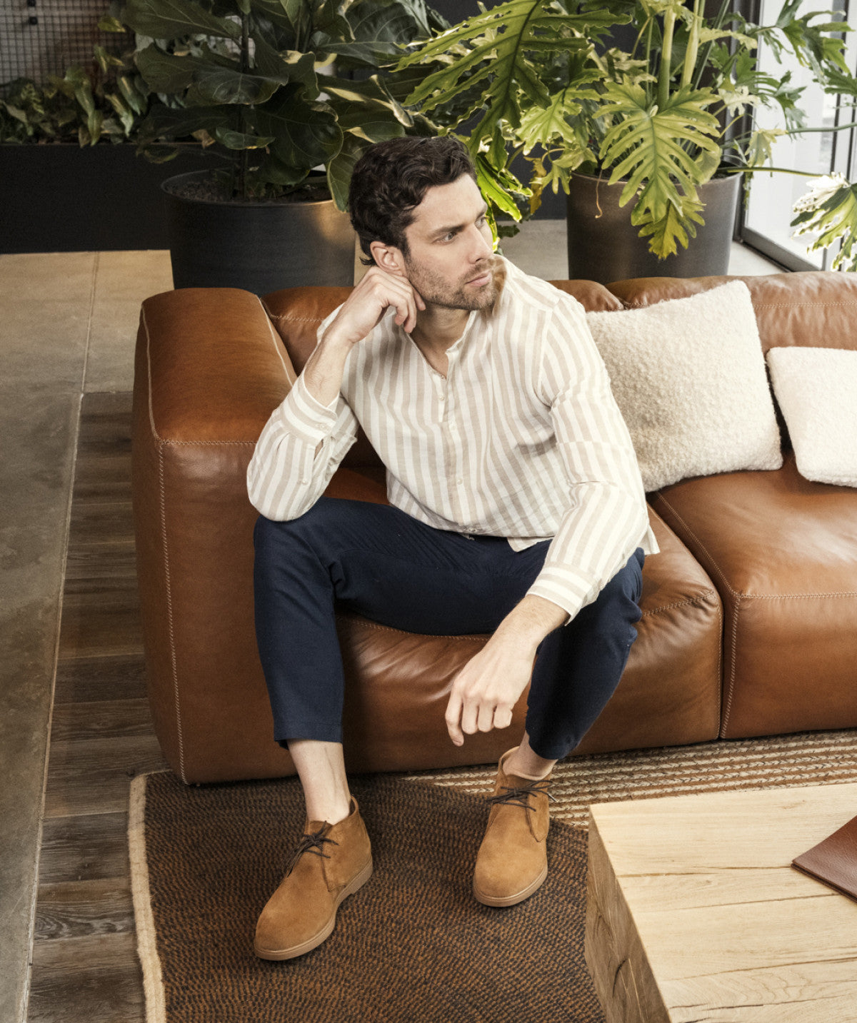 s/files/1/0898/2354/3633/files/bottines-sahara-daim-camel.jpg_v_47186161474584-9_101168bb-7775-4586-95b1-f12fcb2f9903.jpg?v=1745546096