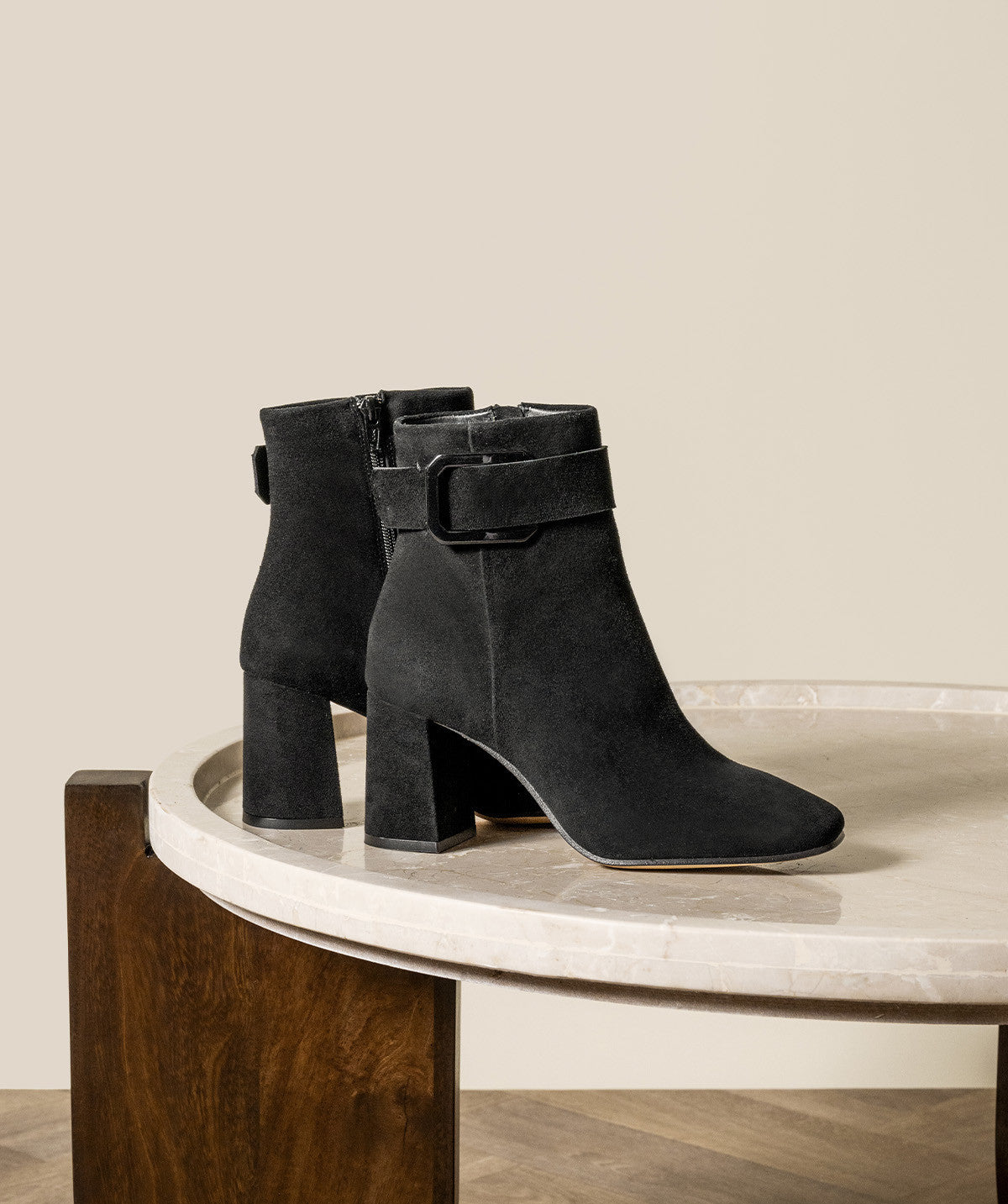 s/files/1/0898/2354/3633/files/bottines-sandra-noir.jpg_v_568527216385-2_4373b323-8bfa-48de-bb87-8cdb5fcb173e.jpg?v=1745543639
