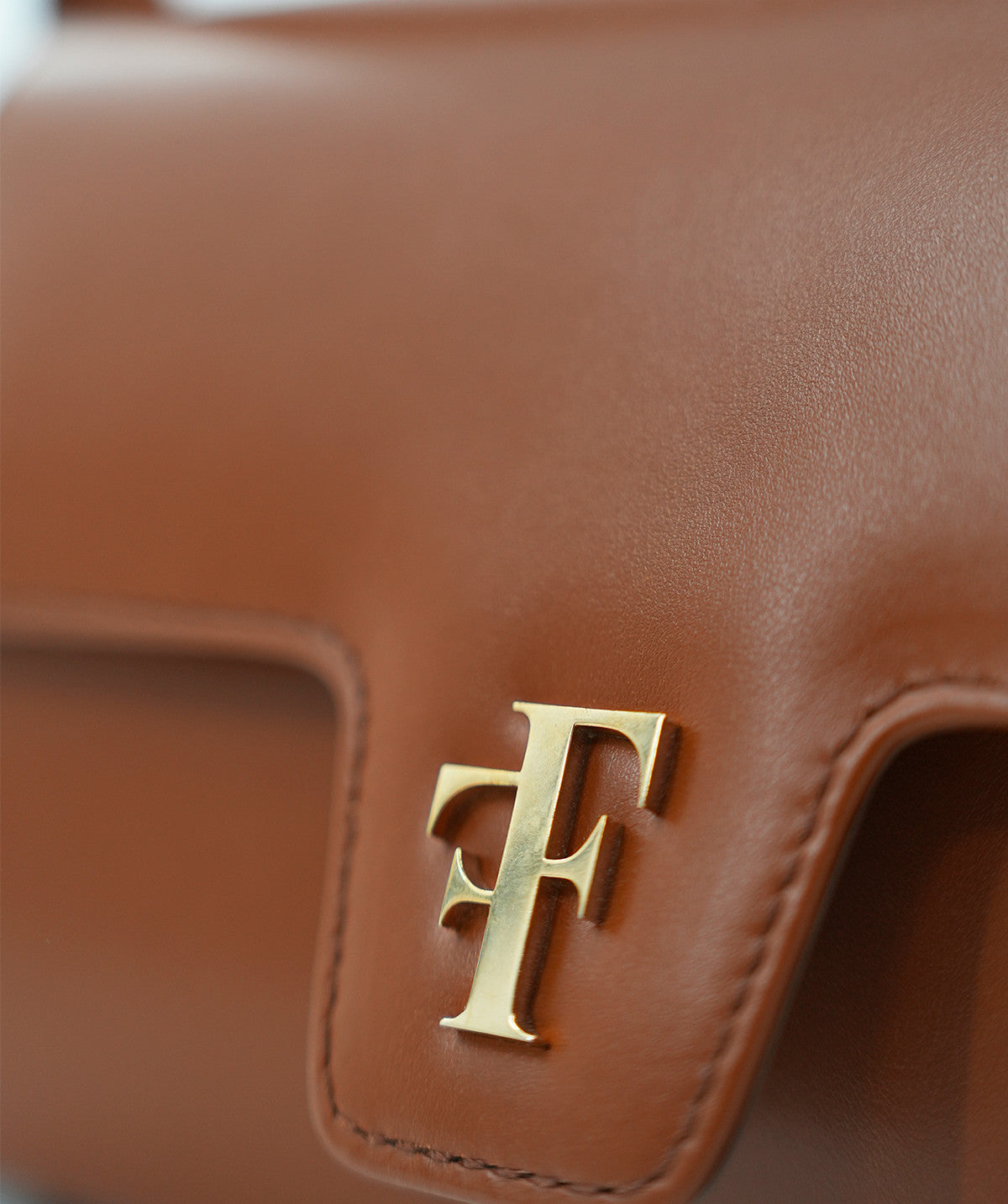 s/files/1/0898/2354/3633/files/le-sac-ff23-cognac.jpg_v_5832728884738-5_eca4e245-4877-4442-ac8d-592ebe6a3de4.jpg?v=1745556558