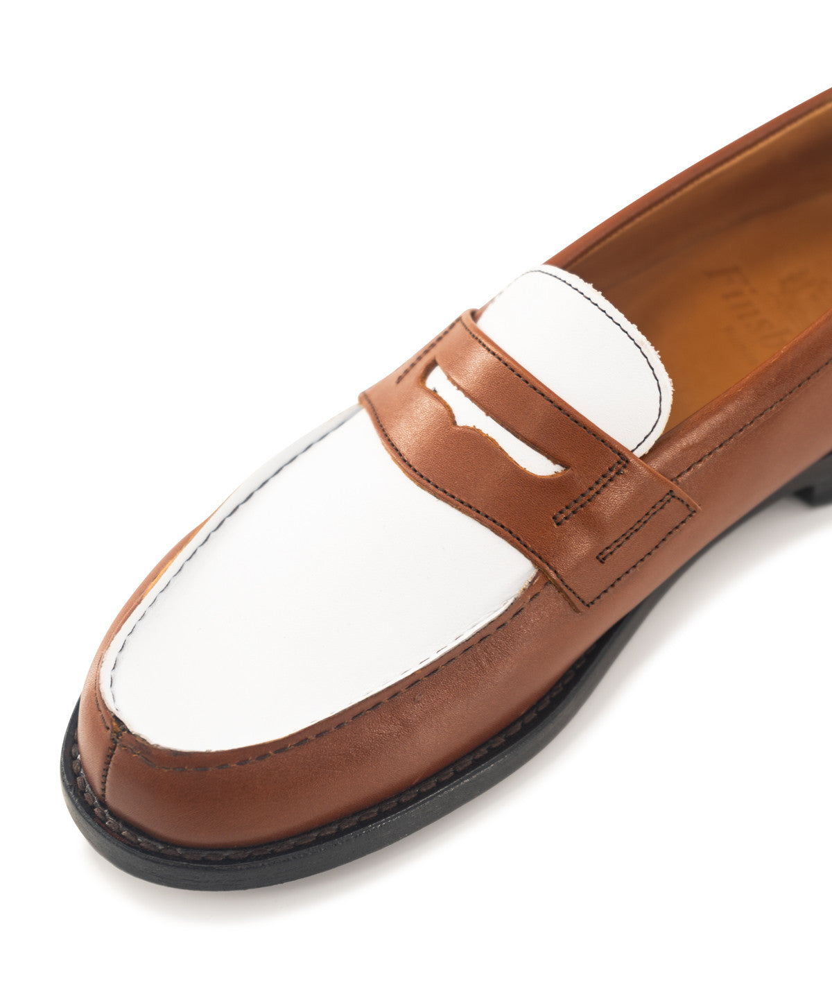 s/files/1/0898/2354/3633/files/mocassin-bicolore-lilou-armagnac-blanc.jpg_v_70287604571160-4_0ee92198-0d06-46b0-b63c-e785de7cbd81.jpg?v=1745511323