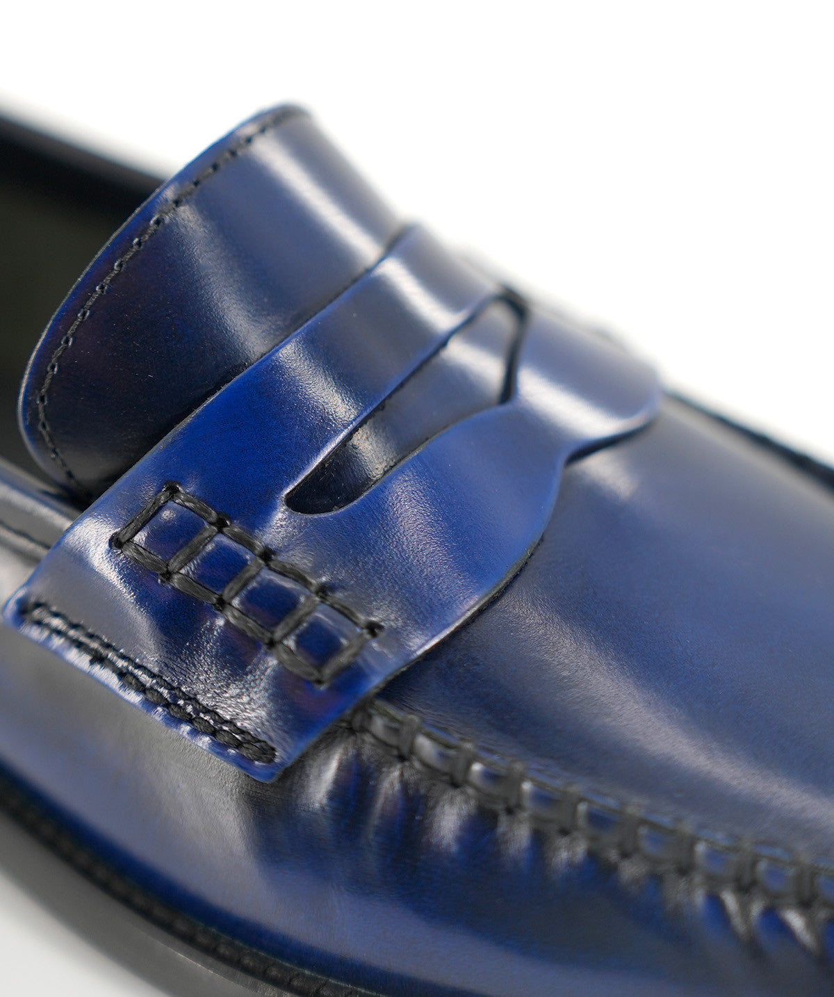s/files/1/0898/2354/3633/files/mocassins-louise-bleu.jpg_v_5898264245769-5_3eba9ed4-9e82-4684-a191-f7db548e28e4.jpg?v=1745561700