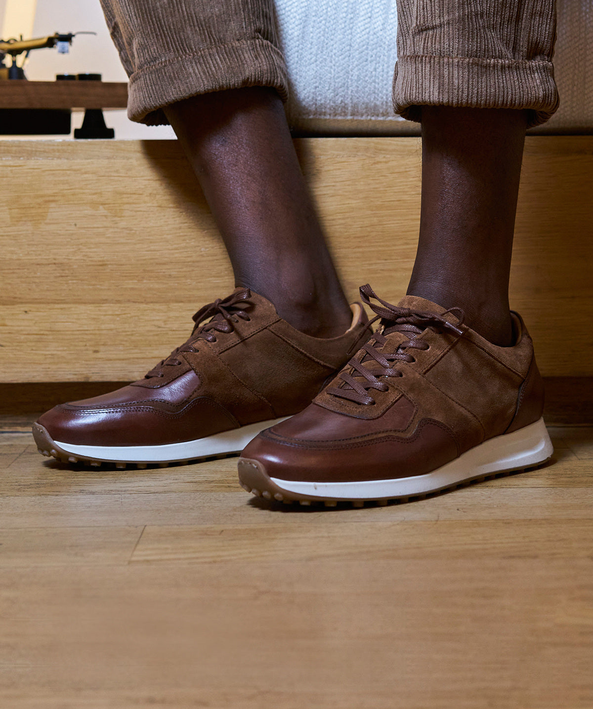 s/files/1/0898/2354/3633/files/sneakers-smith-marron.jpg_v_3670040147458-2_4c3acd38-1e49-41cb-9d38-b7a65dd0ccb1.jpg?v=1745543532